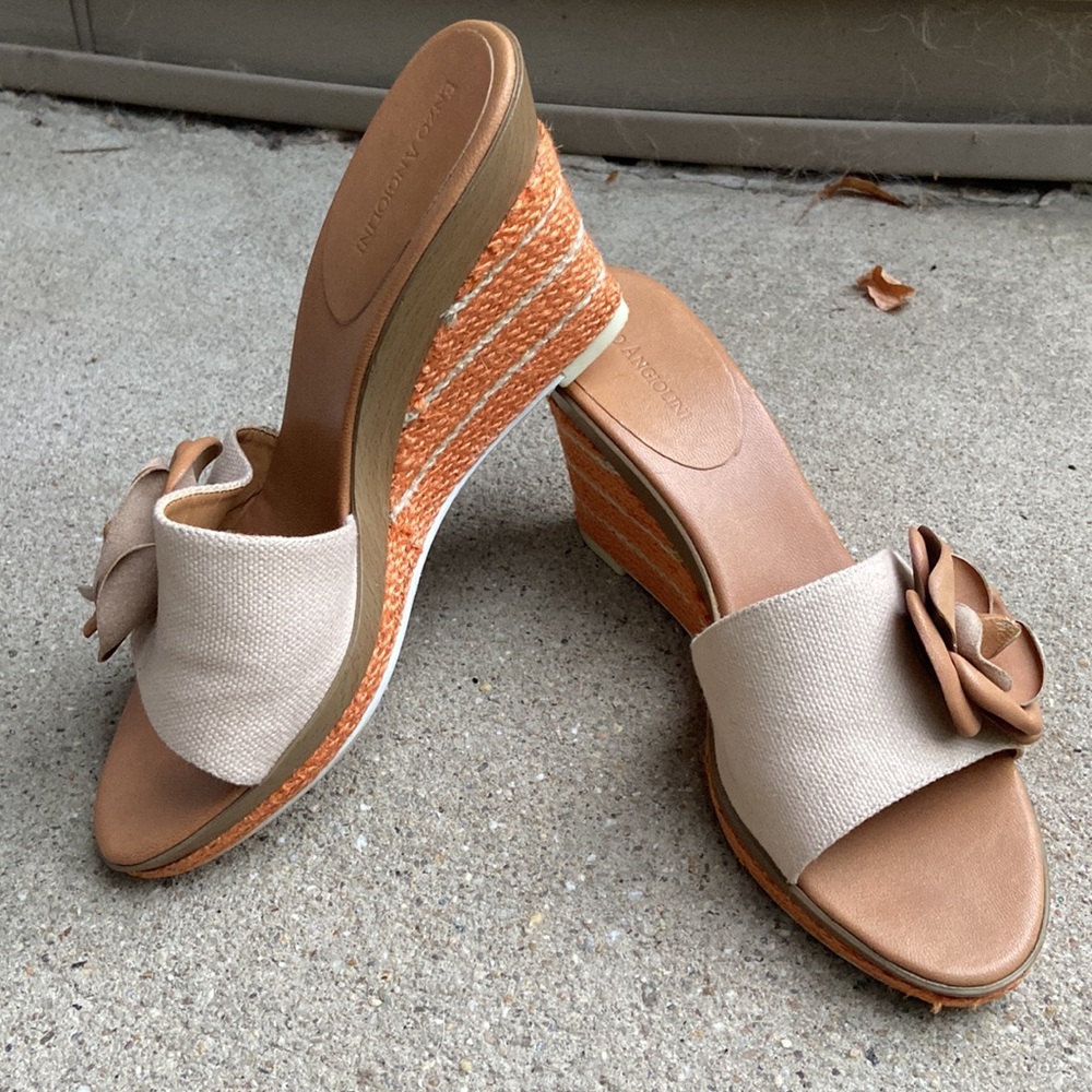 Enzo Angiolini Beige / Cream Sandals - Wedge- Size 8.5